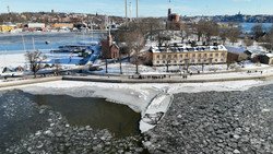 Stockholm: Niedrigwasser legt Schiffswrack frei