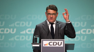 Rhein wirbt um Stimmen der politischen Mitte im Bundestag