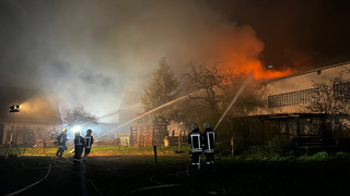 Edermünde-Besse: 100 Einsatzkräfte bei Großbrand in Schreinerei