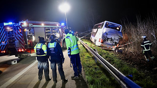 Über 20 Verletzte: Bus mit Schülern aus Warburg verunglückt