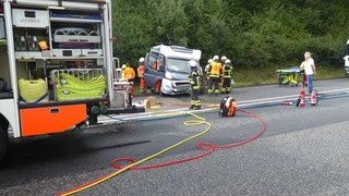 Schwerer Unfall auf A7 bei Kassel: Wohnmobil kollidiert mit Pkw