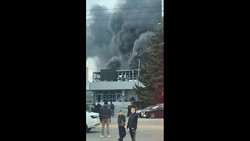 Video aus Orjol zeigt Rauchwolken nach tödlichem Angriff auf russische Fabrik