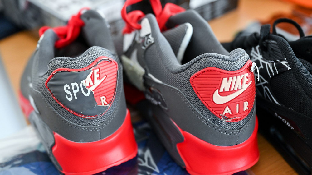 Zoll stellt Fälschungen sicher