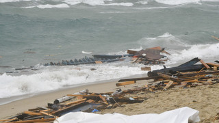 Viele Tote bei Bootsunglück mit Migranten in Italien