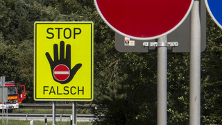 Falschfahrer auf der A 643 - er wendet knapp vor einem Crash