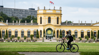 Stadtwette: 100 Menschen mit 100 Nationalitäten für Foto
