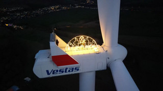 Ein Schwibbogen über den Wolken