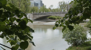 Drama in München: Kleinkind stürzt in die Isar
