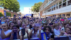 Überraschung für Schüler in Schweinfurt: Mark Forster rockt Pausenhof