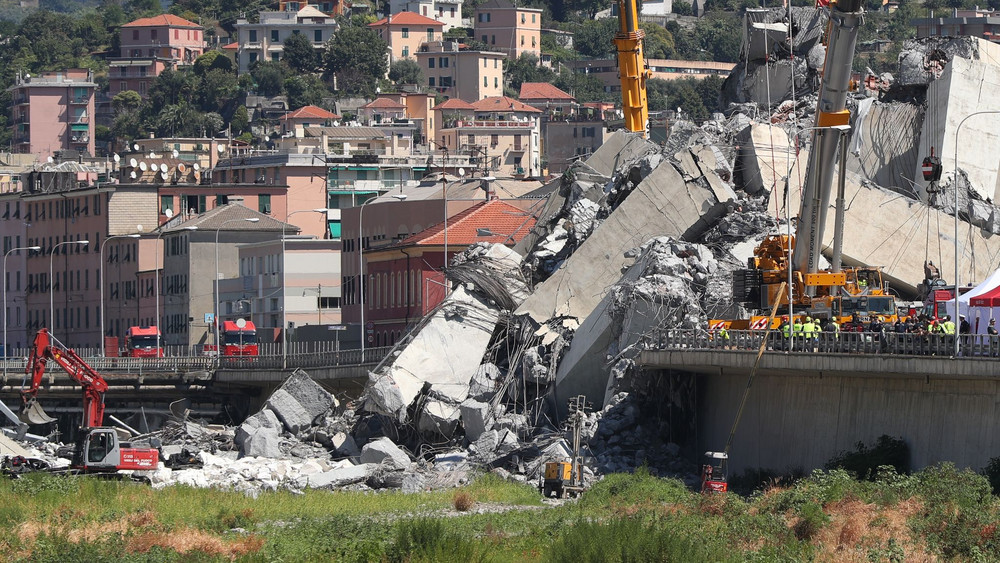 Autobahnbrücke in Genua eingestürzt