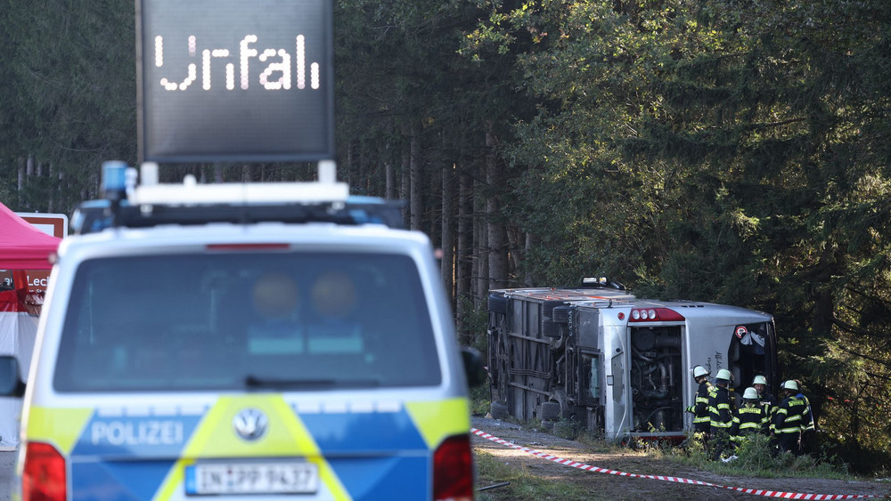 Schwerer Busunfall auf der A96 - Tote und Verletzte