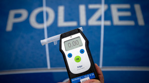 Mann prallt mit Auto gegen Haus in Alzey