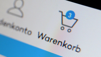 Mit KI-Shoppen: Junge offen, Alte skeptisch