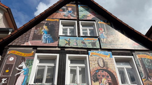 Märchenhafte Begegnungen beim Märchensonntag in Steinau