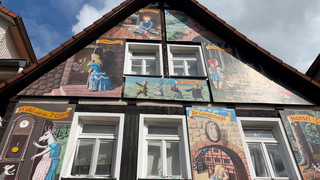 Märchenhafte Begegnungen beim Märchensonntag in Steinau