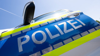 Duo täuscht Unfall vor und raubt Ersthelferin aus