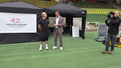 Neuer Weltkord in Baunatal: 42 Kilometer Burpee Broad Jumps