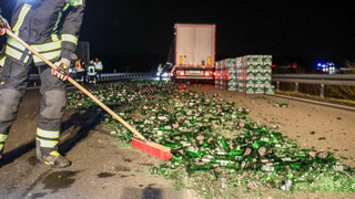 Bierflaschen auf der Fahrbahn