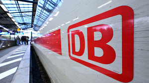 Deutsche Bahn Pünktlichkeit der Fernzüge bleibt niedrig