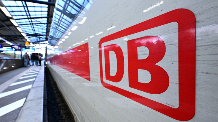 Deutsche Bahn Pünktlichkeit der Fernzüge bleibt niedrig