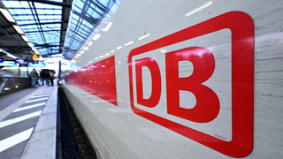 Deutsche Bahn Pünktlichkeit der Fernzüge bleibt niedrig