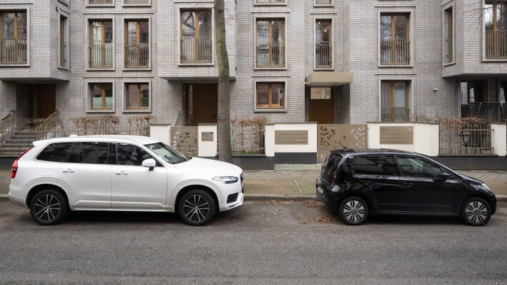 SUVs werden immer beliebter - stellen Städte aber auch vor Herausforderungen (Symbolbild).