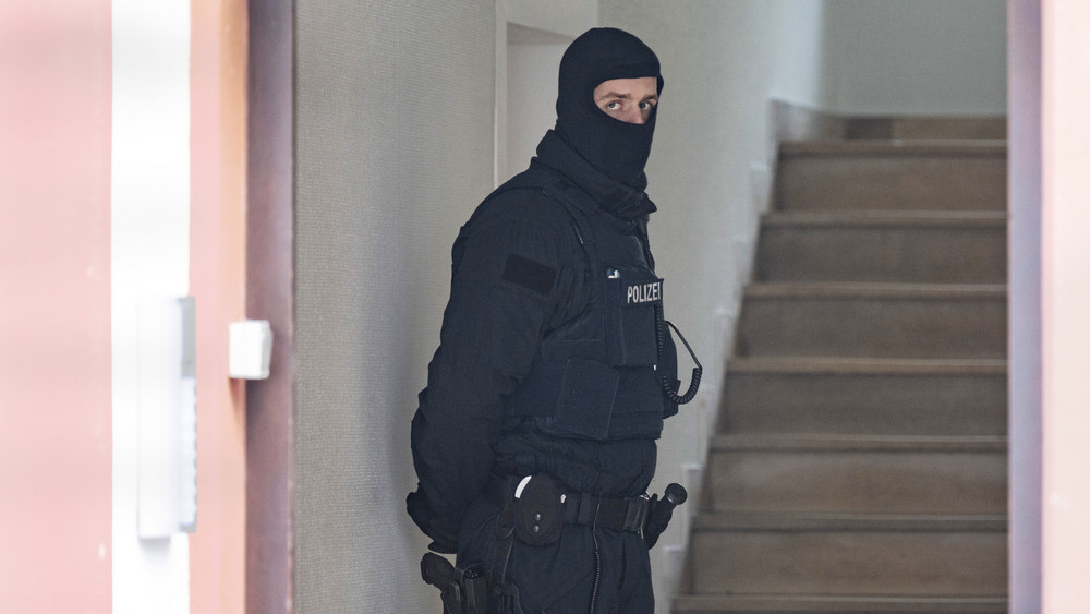 In Wiesbaden hat die Bundesanwaltschaft einen IS-Kämpfer und mutmaßlichen Anführer festgenommen.