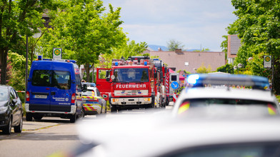 Absturz in Limburgerhof - Flieger kracht in Wohngebiet