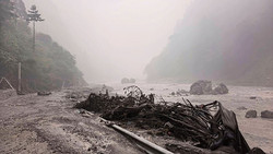Katastrophale Fluten und Erdrutsche in Nuwakot in Nepal: Hunderte vermisst