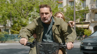 "Verdächtig nette Nachbarn": Trailer zum Krimi-Spaß
