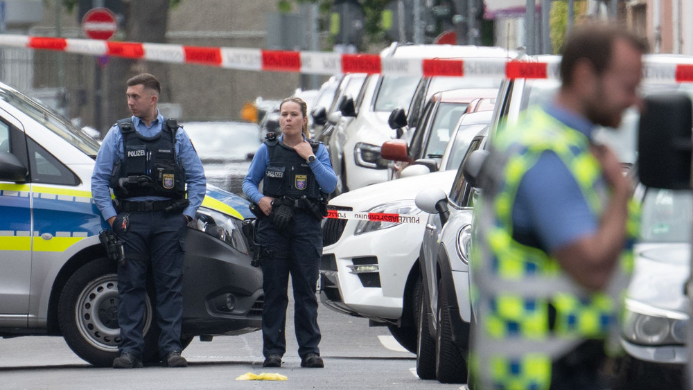 19-Jähriger tot vor Parkhaus