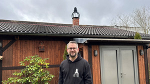 Fuldaer baut Schlossturm-Krone nach und krönt damit seinen Partykeller