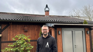 Fuldaer baut Schlossturm-Krone nach und krönt damit seinen Partykeller