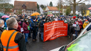 700 Menschen demonstrieren gegen Windpark