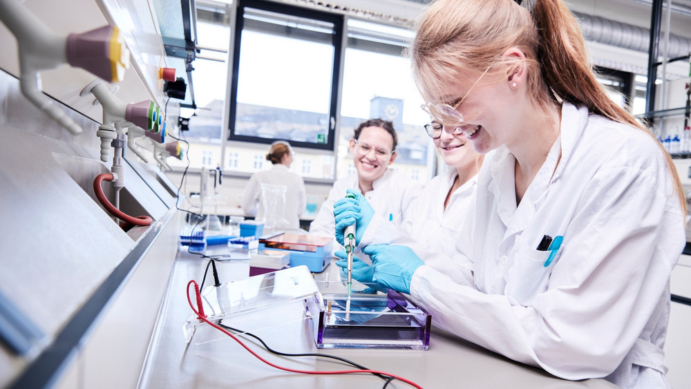 Zum Wintersemester startet die Hochschule Fulda den neuen Studiengang "Industrielle Biotechnologie".