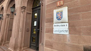 Frau stirbt nach Strangulation beim Sex - Plädoyers in Darmstadt