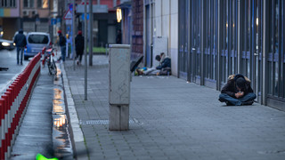Mehr Duschen und Toiletten für Obdachlose in Bahnhofsviertel