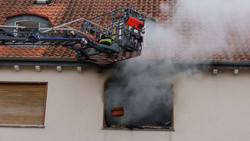 Rauchsäule schon von weitem zu sehen: Flammen unter Kontrolle