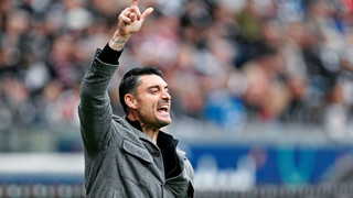 Nach Kritik: Eintracht-Trainer Riera verteidigt sich