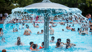 Badespaß geht in vielen Freibädern in die Verlängerung