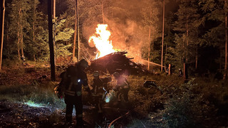 Wiesbaden: Brand in der Nacht im Wald bei Auringen