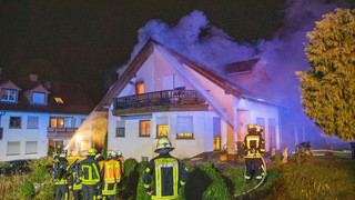 Einfamilienhaus in Künzell steht in Flammen