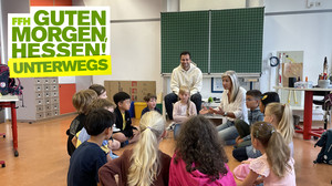 Ferienstart in Hessen: Daniel Fischer verteilt Zeugnisse