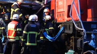 Tödlicher Unfall in Hamburg: Zug und Linienbus kollidieren miteinander