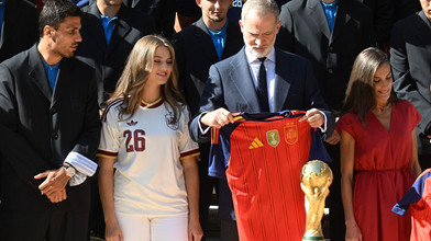 Fußball: Spaniens König empfängt die Weltmeister