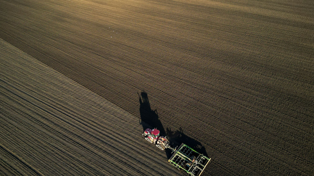Landwirt bei der Feldarbeit