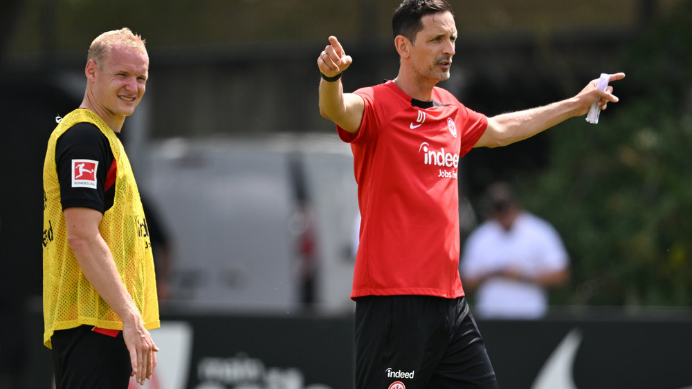 Für die Eintracht um Kapitän Sebastian Rode (links) und Neu-Trainer Dino Toppmöller steht die Generalprobe gegen Nottingham Forest an.