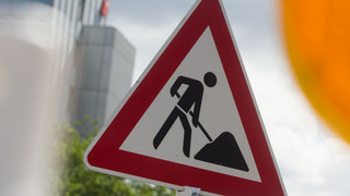 Riesiger Hohlraum: Konrad-Adenauer-Ring teils gesperrt