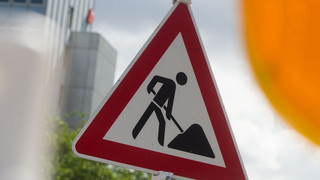 Wasserrohrbruch: Weitere 4 Wochen Sperrung der Wiesbadener Straße