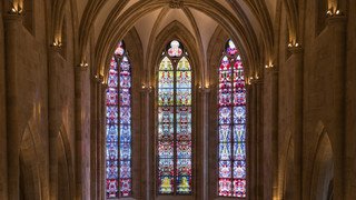 Kirchenfenster der evangelischen Kirche in Groß-Gerau beschädigt